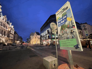 Cordeliers at night, with a sign advertising the pedestrian zone